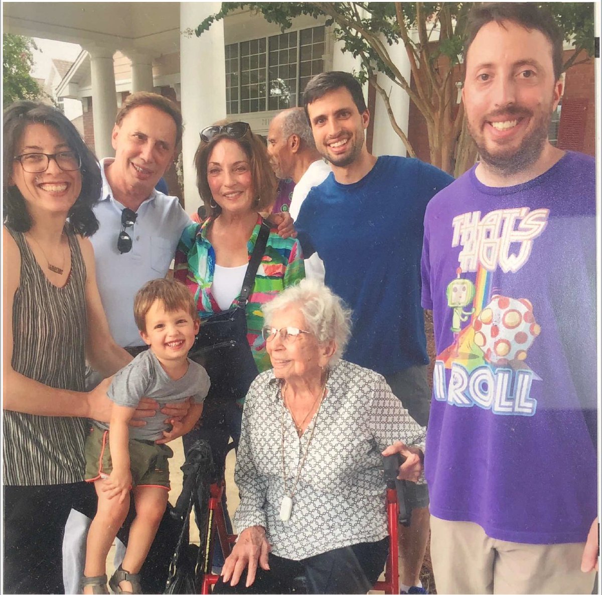 DavidTSJonas's tweet photo. Helen was a woman of deep faith who attended synagogue her entire life.

Even at 100, she was known for holding up the line for the Torah during Shabbat, bringing the rabbi her way by waving him over and saying in her South Carolina accent, “Good shabbos, darlin’!” https://t.co/MowrPrJE4q