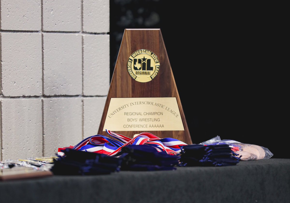 Fighting for a spot at State. Day ✌️of the Region 3-6A tournament starts at 9:30AM

🔗 trackwrestling.com/tw/predefinedt…

#amdg #wearesj #noweaklinks