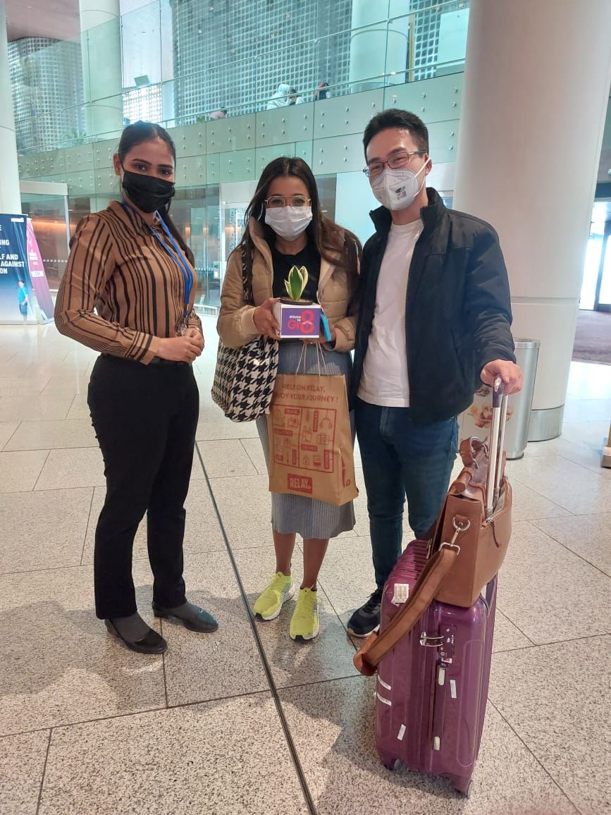 CSMIA_Official's tweet photo. A wonderful new green initiative was organised at your #CSMIA to celebrate the #Gr8anniversary. We distributed saplings to passengers to promote awareness about the benefits of conserving our environment.
#GateToGr8 #GatewayToGoodness https://t.co/DYMBKbyGVZ