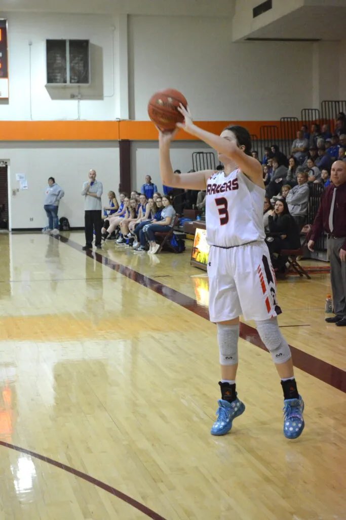 sportsinkansas's tweet photo. Basketball in Kansas: “Awesome competition” – A 2OT game, celebrations, breaking school records, ranked teams rematches, big stat lines, remembrances – a night in girls’ 🏀 - @cnichollHays https://t.co/B8HI5G9TDG presented by @WatcoRail @MammothBuilt @SAFEks @wheatstateelite https://t.co/gAuiuj7N9U