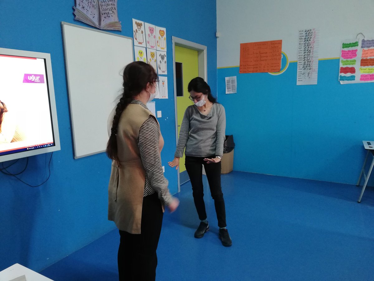 EcemPdr's tweet photo. Bugün gerçekleştirdiğimiz Annesinin Oğlu/Kızı atölyesine katılan tüm annelerimize teşekkür ederiz. Gülüp eğlendiğimiz ve duygularımızı, anılarımızı paylaştığımız güzel bir gün oldu. 🥰💜🧡👩‍👧‍👧 @barisszgn @pskesercabuk @UgurMadenler @fulyayavuzcanh1 @adem_bican https://t.co/QzAPEAwV9q