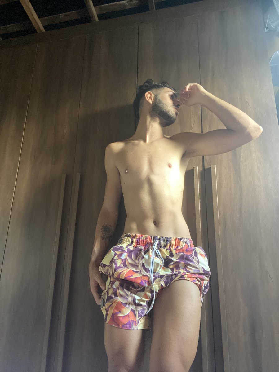 BlogJoas's tweet image. Acordado gostoso em mais um dia #diversaoLGBTQ #faleitoleve #90KPromodeBooks