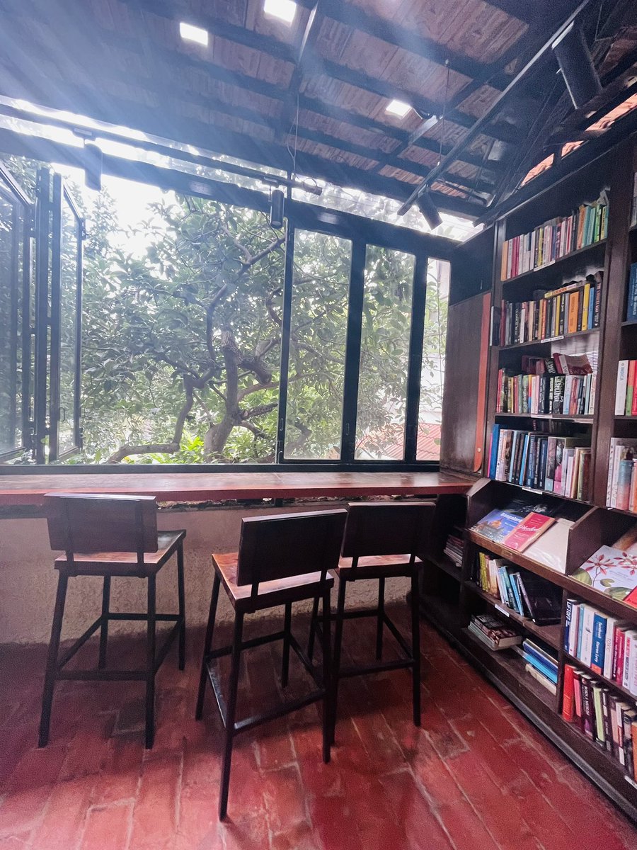 zeishahamlani's tweet photo. 3/n take your date to a bookstore! Helps that #Champaca does hampers with coffee, chocolates & books that make the perfect 🎁
This place is off Queens road near Indian Express & it's so pretty & green 💚
But for a wider selection of books id ALWAYS recommend #Blossomsbookhouse https://t.co/voZNstARS1