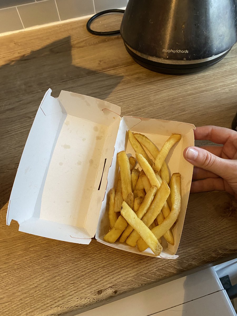 birdjames9's tweet photo. @kfc regular fries? More like extra small https://t.co/Mo5AAl78p8