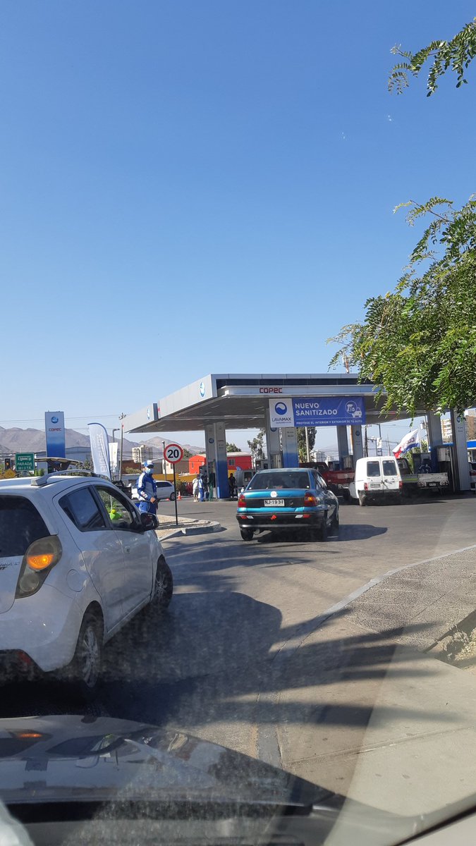 Alisan21's tweet photo. #Alerta En Antofagasta la estación de servicio Shell ubicada en Salvador Allende con Rendic está cerrada por "Recarga de Combustible" mientras que en la Copec de Rendic con Montevideo solo hay Diésel... nada de bencina en ese sector!
#Antofagasta
#ParoNacional 
#ParoDeCamioneros https://t.co/g3EYGanvlt