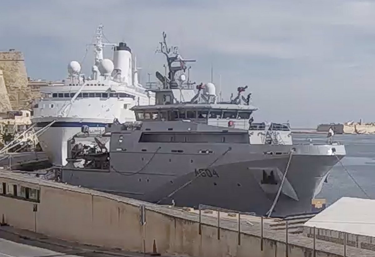 WarshipCam's tweet photo. French Navy Loire-class support vessel FS Seine (A604) in Valletta, Malta - February 12, 2022 #fsseine #a604 https://t.co/vhQulRGsZd