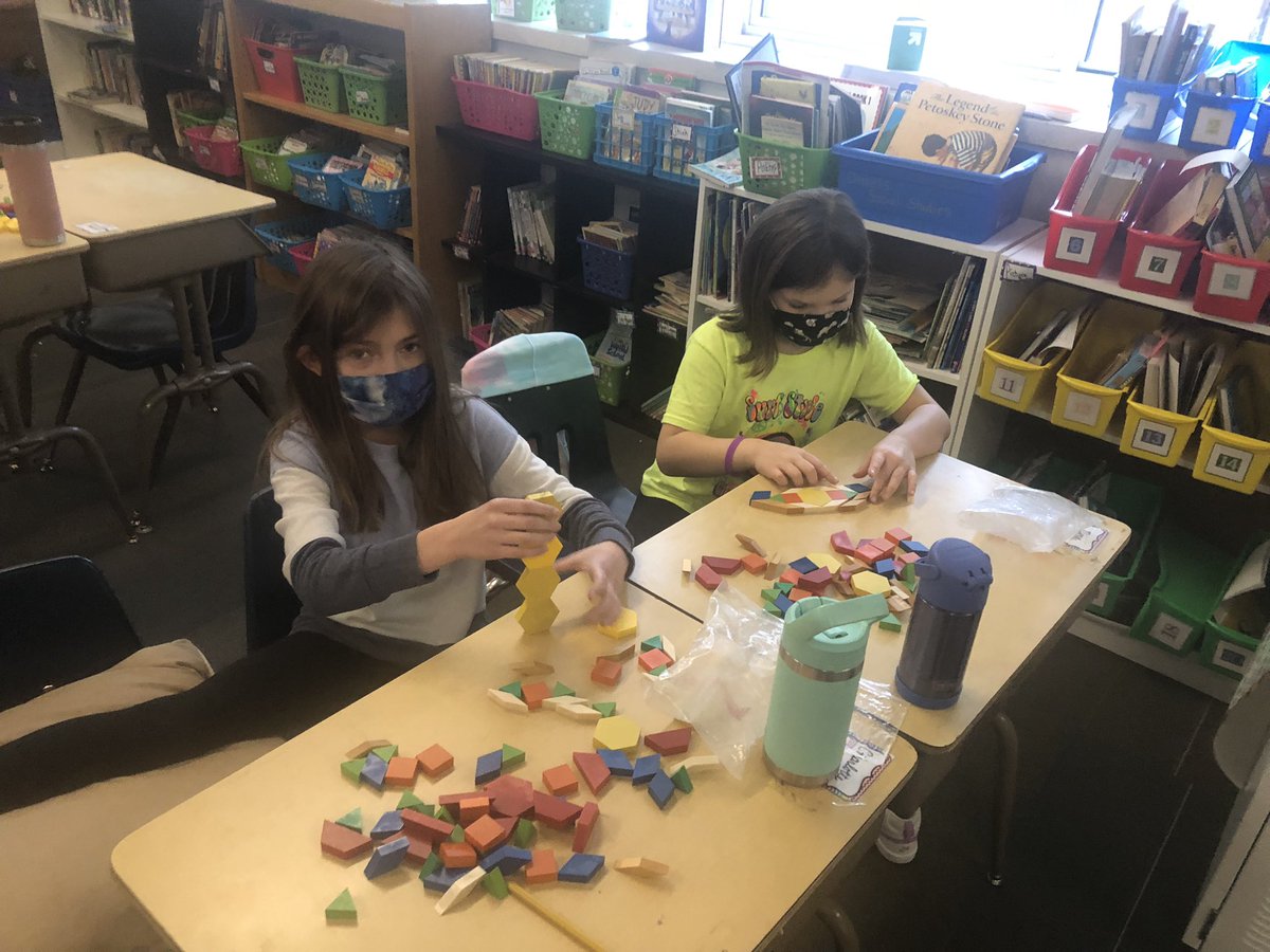 danielspeeps's tweet photo. Hands on exploration of geometric shapes.  #angellisallthat https://t.co/8Dh4oRF6G3