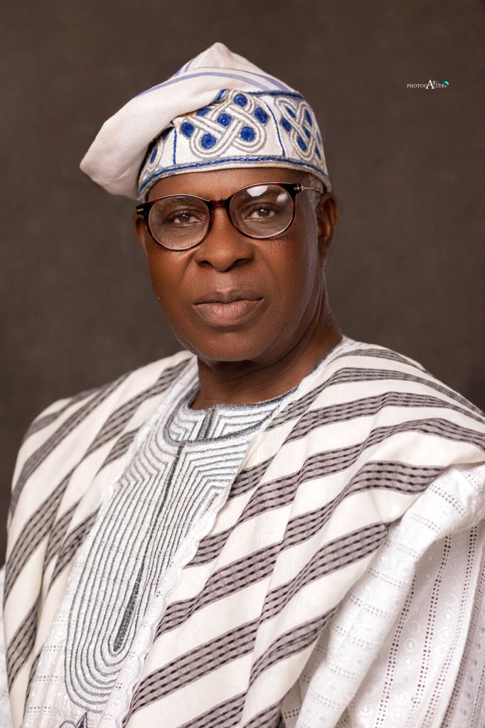 HonYusufAdamsA1's tweet photo. Mr Chairman Sir,
Our Leader,
My Daddy Bashorun AbdulMajid Bosun Ajuwon hits big 70.
May Almighty Allah spare your life to witness many more in good health Sir. Wishing you a prosperous year ahead Sir.
Former MD/CEO Water Cooperation
Former Chairman Ibadan Northwest LG.
#Baba70 https://t.co/wN2ls23iJl
