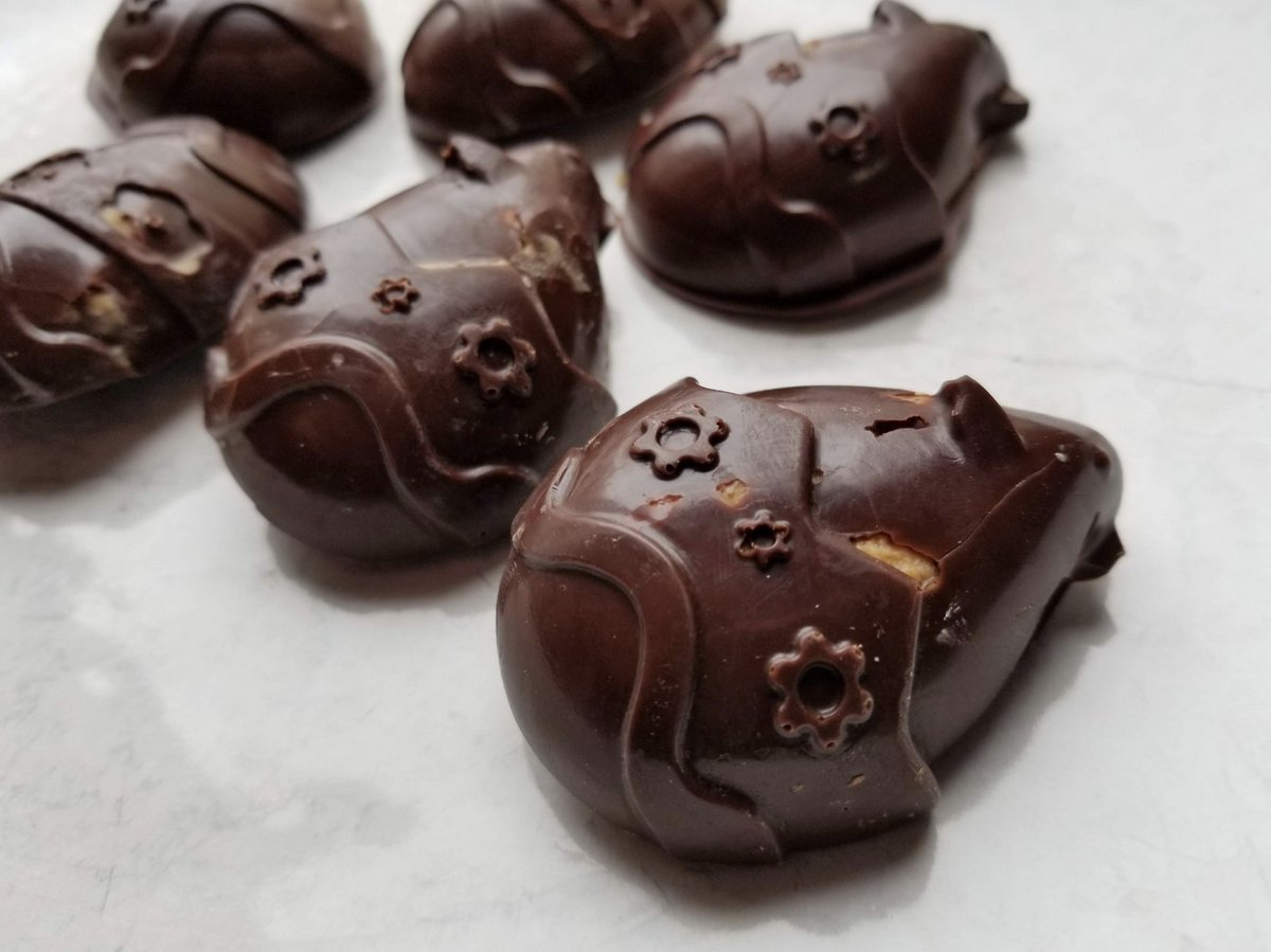 SweetVUtah's tweet image. Have a compassionate Easter! Check out our vegan Easter gift boxes! 🐣🐰💜 #veganeaster #easterchocolates