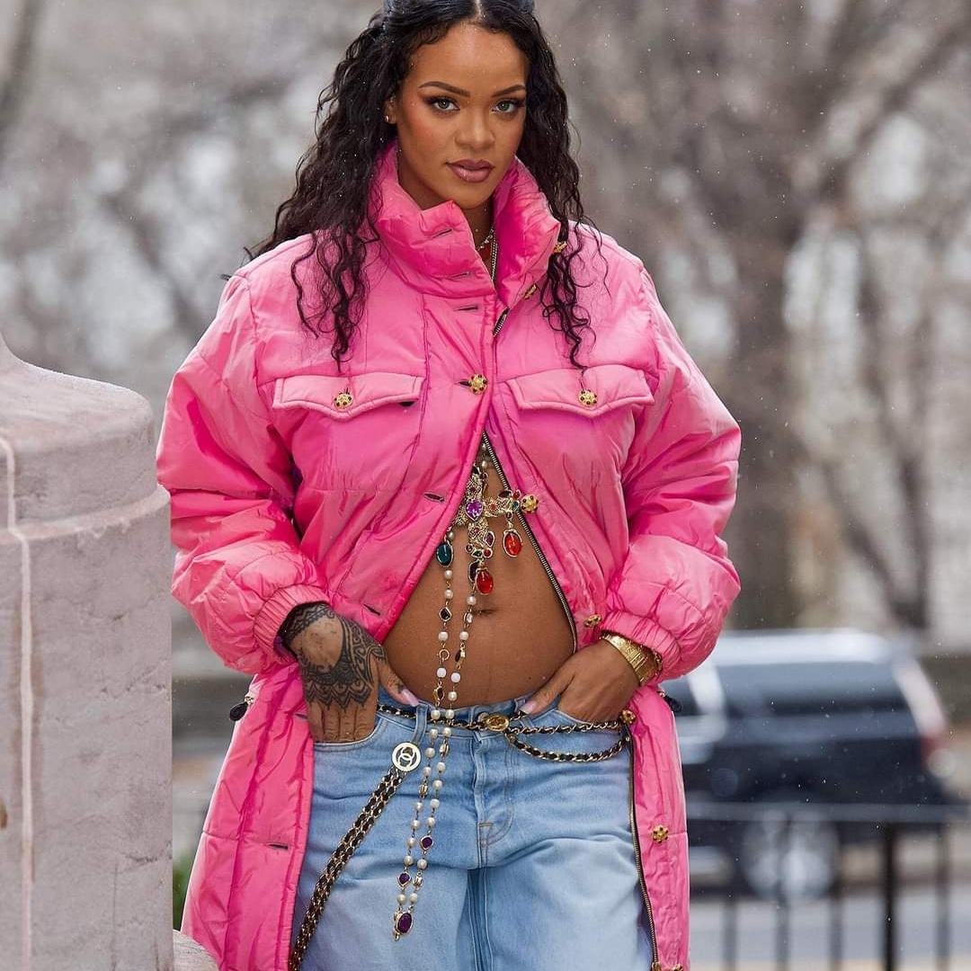 VhvhValentin's tweet photo. Happy birthday Robyn ❤❤ @rihanna https://t.co/zCJzMzcgFD