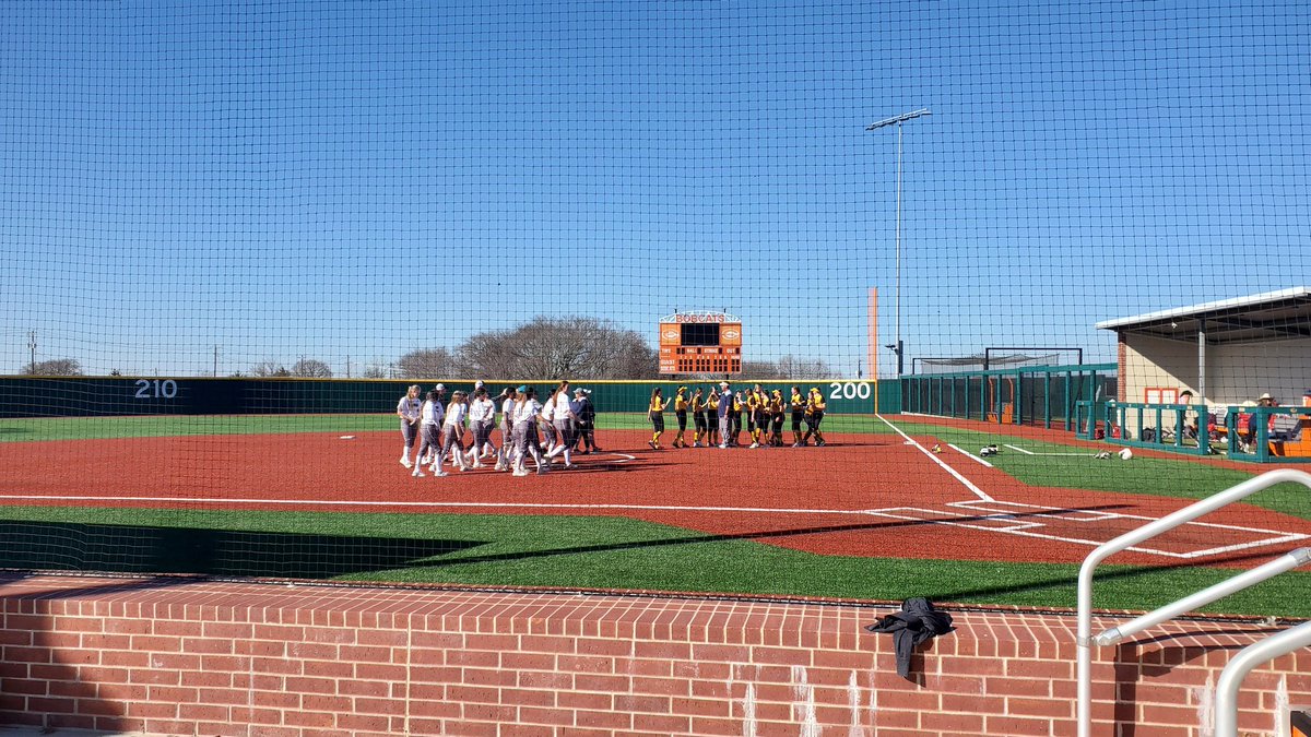 LuperJoel's tweet photo. Denison HS Lady Jacket softball tournament "Champion" beat Denton Ryan 5-2 in the Championship! Finished the tournament 5-0 Congrats Lady Jackets! @Maddisonluper @AshlinnHamilton @Jewel__31 @GrinspanHannah @bella_palmer18 @coachgreen2132 @lawwinger @CoachJeffDGreen @Jeff75009 https://t.co/zuFaGcvbJ6