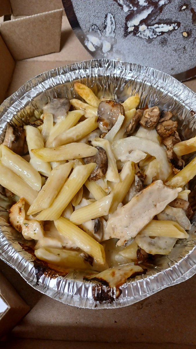LCLessonPlans's tweet photo. Dear @dominos this is the quality of food y'all are serving? Do better! Taking my business elsewhere from now on. https://t.co/19gCHxEPCF
