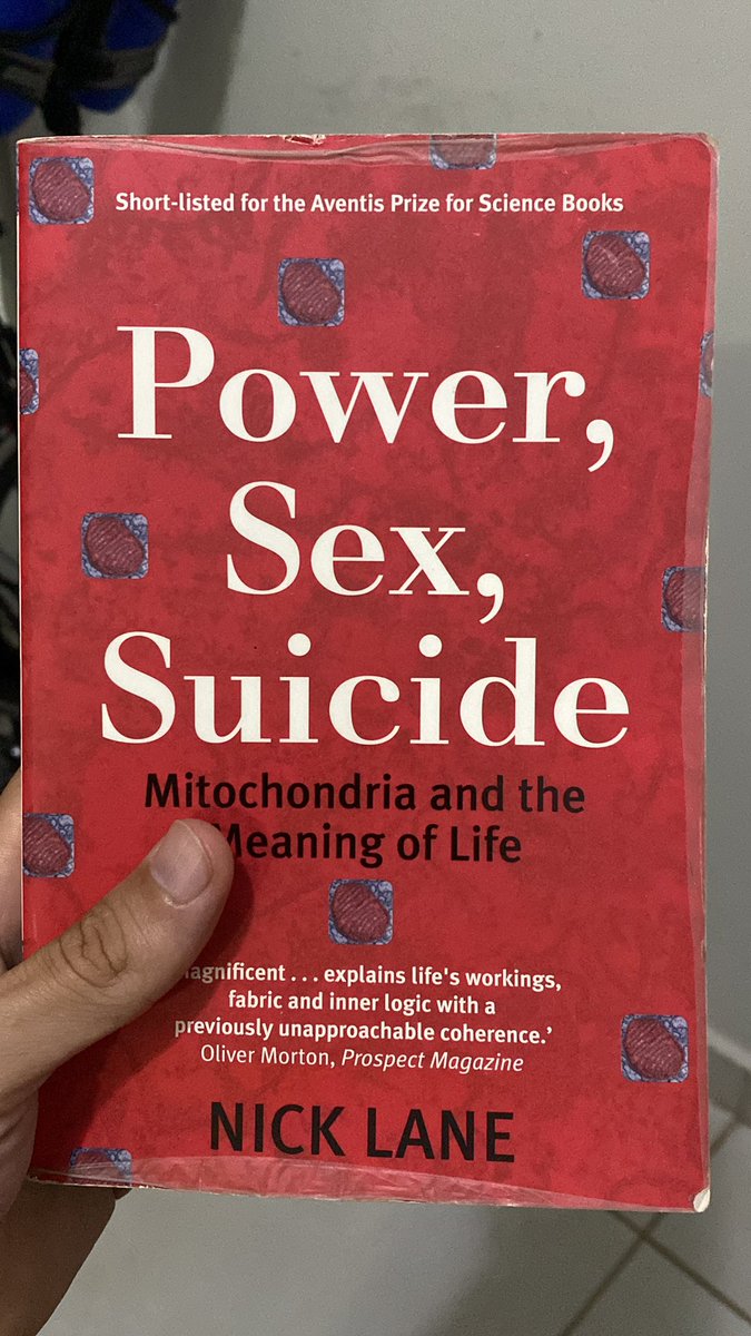 HenverBrunetta's tweet photo. I’ve read this book 5 years ago, during the first year of my PhD, and I can assure it is a must for everyone addicted to #mitochondria and the complexity of life like me. Nick Lane’s writing is provocative and persuasive. #lifeisenergy https://t.co/ETypybSTHi