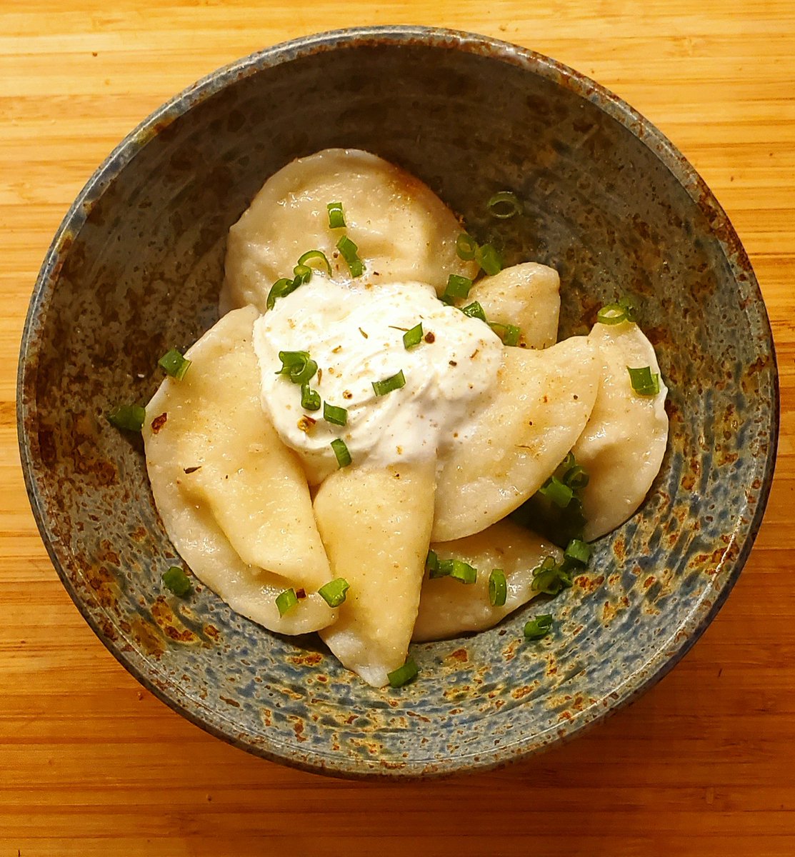 MioMaio2's tweet photo. Perfect comfort at home on this cold and blustering mid February evening.
#WineIsaBreathing #WiinipegRoots #Pierogi #Perogy #Canada #Toronto #ItsAPeopleFreeDay https://t.co/iKoDiBdg2u
