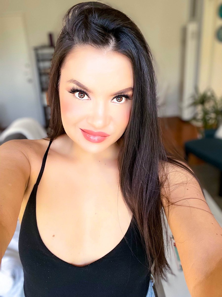 Daytime Stream! Live now. #Twitch #NativeGamer twitch.tv/ShaunaBaker