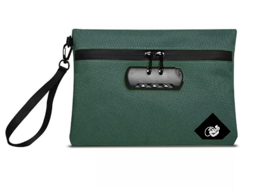 LUXPIXELS_NFT's tweet photo. @StonerApeClub #smellproof #lockable #waterproof #embroidery https://t.co/sVQE5EUtUx