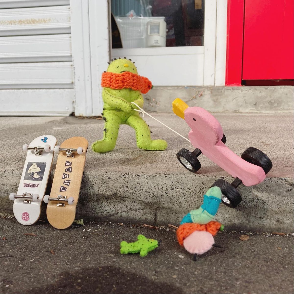 Official2Check's tweet photo. そろそろ今日2回目の雪かきをしなければならない札幌からこんにちは。
#fail #skateboard #skatetwitter
#duck #pulltoy #アヒル https://t.co/sa3zTYXDnE