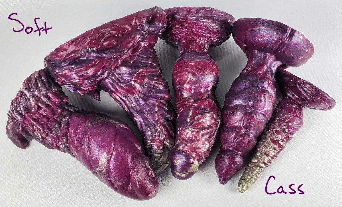 strangebedfella's tweet photo. I promised you some pretty preview pics and i have arrived to deliver! Pull up a chair and peep these goodies headed to the shop next week ;D

Let's start with some of Cassilda's work. Clearly they were feeling some strong purple vibes this week, which i LOVE 💜 https://t.co/iY9BY4jwNu
