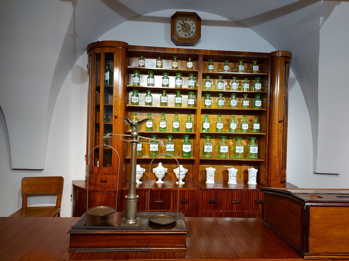 WarszawskiBlog's tweet photo. Historia farmacji💊💉 History of pharmacy💊💉#farmacja #apteka #leki #muzeumfarmacji #Śródmieście #Warszawa #pharmacy #drugstore #drugs #museumofpharmacy #citycentre #Warsaw https://t.co/gur3KwvOEK