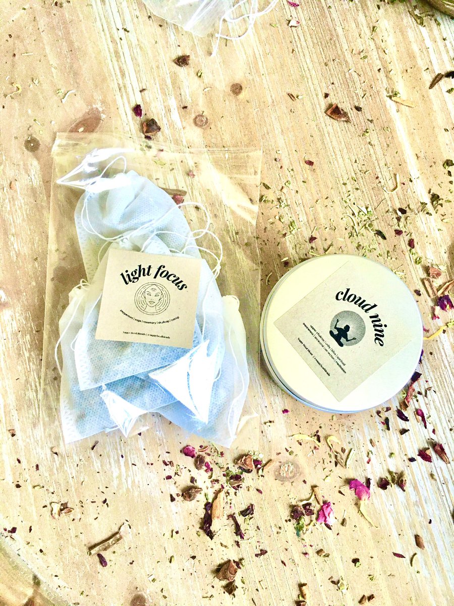 nappyheadblends's tweet photo. CLEAR MIND CARE PACKAGE 

🦋 a tin of my Cloud Nine smoke blend for spiritual awareness, inner peace, and calm

🦋pre-filled teabags of my Light Focus tea blend for brain fog, focus, and anxiety

Shop at https://t.co/f3kYum7Ihr ☺️ https://t.co/kxQlz59TpX