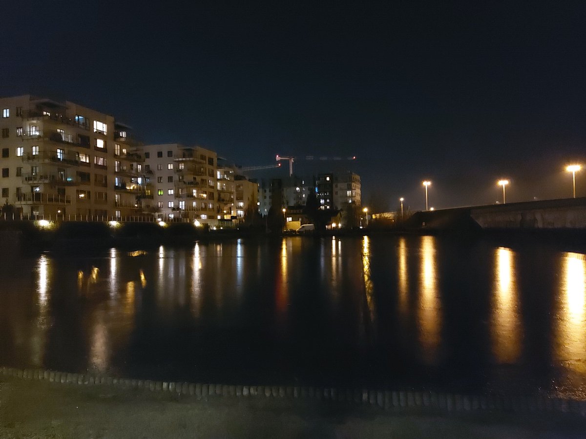 WarszawskiBlog's tweet photo. Wieczór nad jeziorem😎⛵️ Evening by the lake😎⛵️ #wieczór #nadjeziorem #nowebloki #stawJeziorzec #Bemowo #Warszawa #evening #bythelake #newbuildings #pond #Warsaw https://t.co/mxUvhQn6Dq