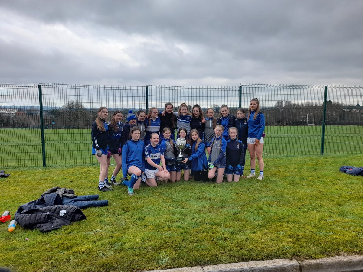 ticher_mark's tweet photo. So glad to have watched these girls over the past weeks mostly in the frezzzzzzzzzzing cold and rain so proud of them and to win was a big bonus..especially to get that monkey of there back ..💙🤍💙🤍💪💪 https://t.co/fmWzOgy1OI
