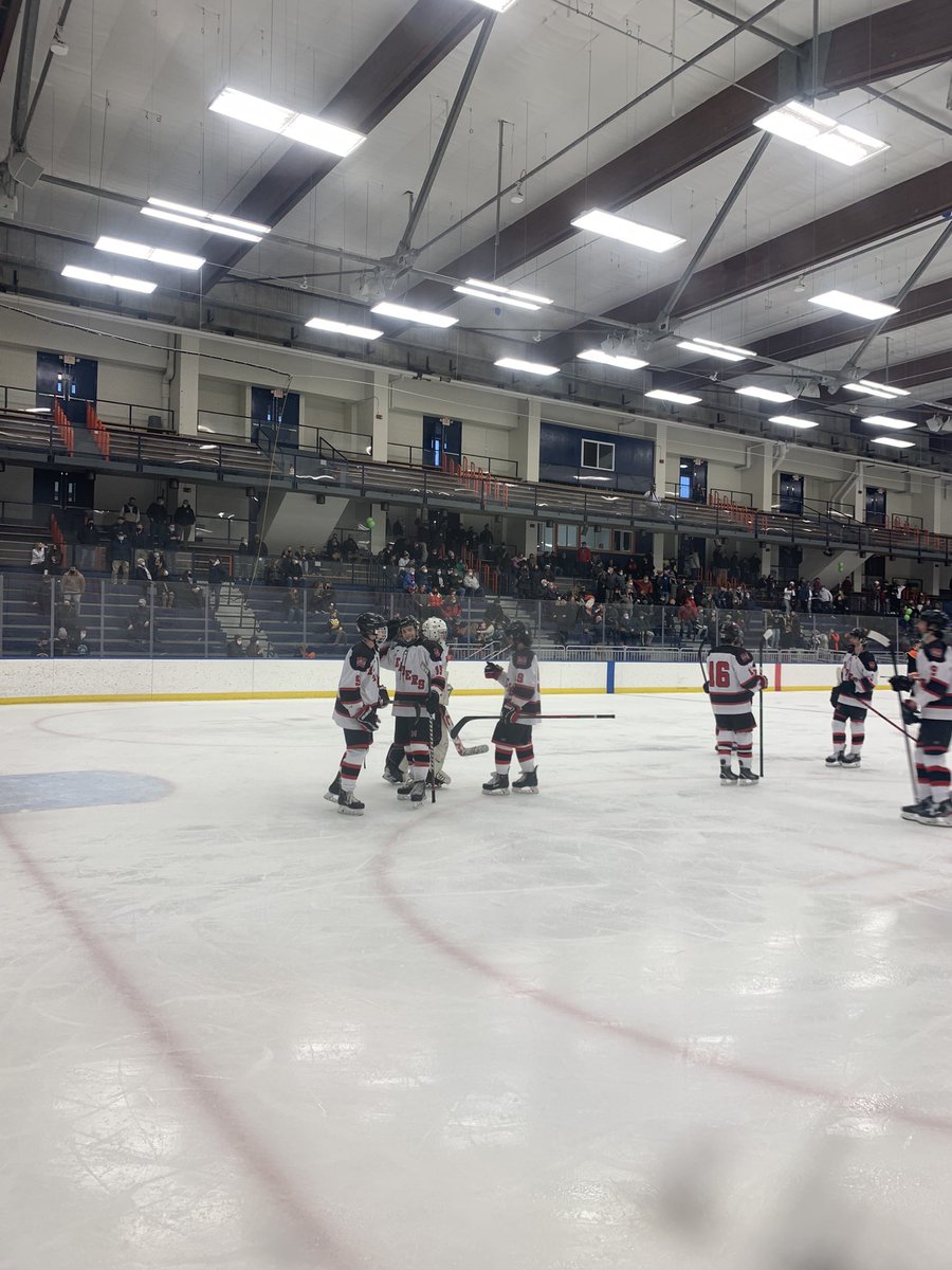 HeadersHockey's tweet photo. Headers Varsity (8-7-2) with a 4-1 victory over @BHS_BoysHockey at Rockett Arena. 

26 Caeran 🚨
24 A Titus 🍏
15 Hart 🍏🚨
10 Feingold 🚨
6 Laramie 🍏
17 Locke 🍏
27 Leveroni 🚨
7 Sedky 🍏🍏
2 Ryan 🍏
30 Peters 🥅🙌 https://t.co/ZKO97XPcj9