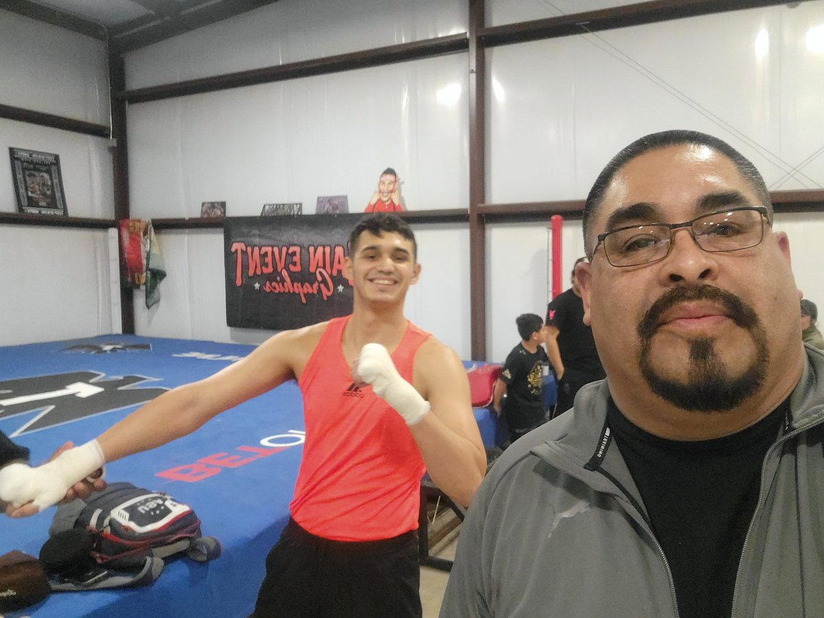 BoxingVitals's tweet photo. This kid fight tonight on the #MunguiaBallard card #EvanSanchez is a name you will hear more and more big things to come keep on 👀 him. @evansanchez_98 @touchumup #boxing #boxing #dazn @GoldenBoyBoxing https://t.co/ho1UXYccr0