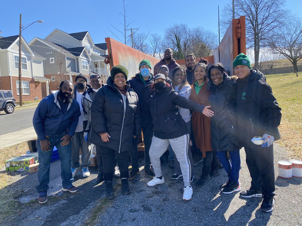 MOAAA_DC's tweet photo. On behalf of @MayorBowser happy to join the community x @CleanCityDC x @DCMOCRS x @DCMOCA x @ANC7E x @MarshallHeights x @DCDPW #RollOffDay #FletcherJohnson #Ward7 #TrashFreeDC #TeamWork https://t.co/Un4mXl9dqg