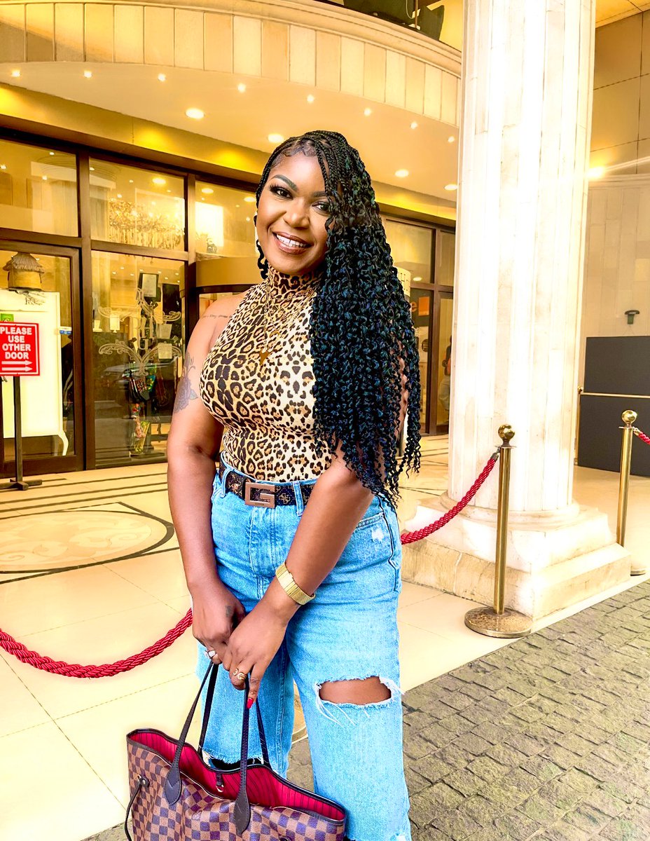 1Masterqueen's tweet photo. The purpose of our lives is to be happy and I’m glad that I’m in a HAPPY Place RN💫
#newhairdo #liberiangirl #hapinessishere
Glam hair @the_spa_by_rgh https://t.co/6zh6emrH5V
