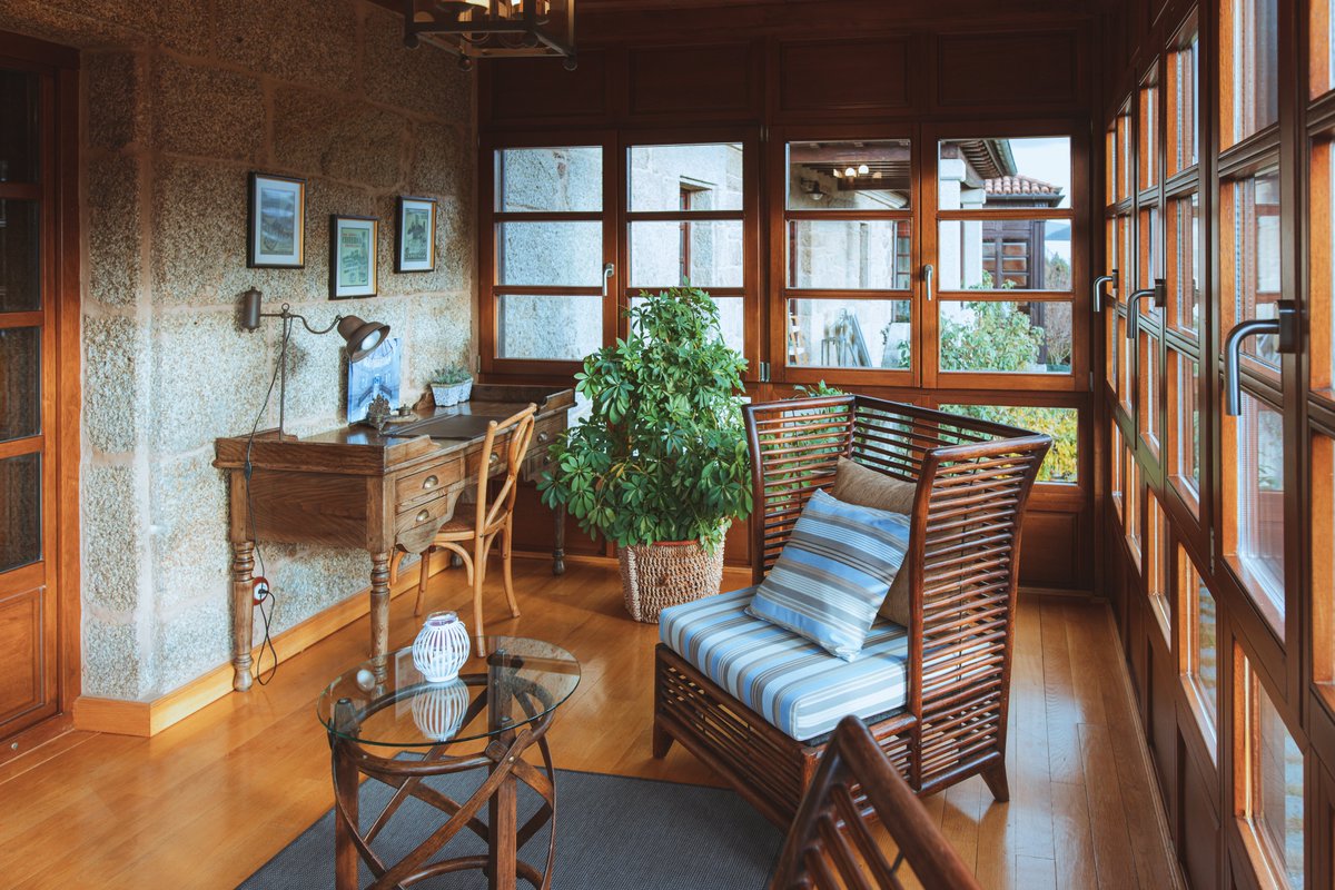 Ni os imagináis la de huéspedes que eligen el turismo rural para encontrar un espacio de tranquilidad en el que poder empaparse de literatura, con los rayos de sol atravesando amplios ventanales, en un paraíso natural como este.

👉 galiciaturismorural.es