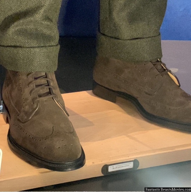 The Warner Bros Studio Tour in London has just put out a new display of five Fantastic Beasts: The Secrets of Dumbledore costumes.
Gellert Grindelwald:
fantasticbeastsmovies.com/2022/02/19/fir…
 #MadsMikkelsen
