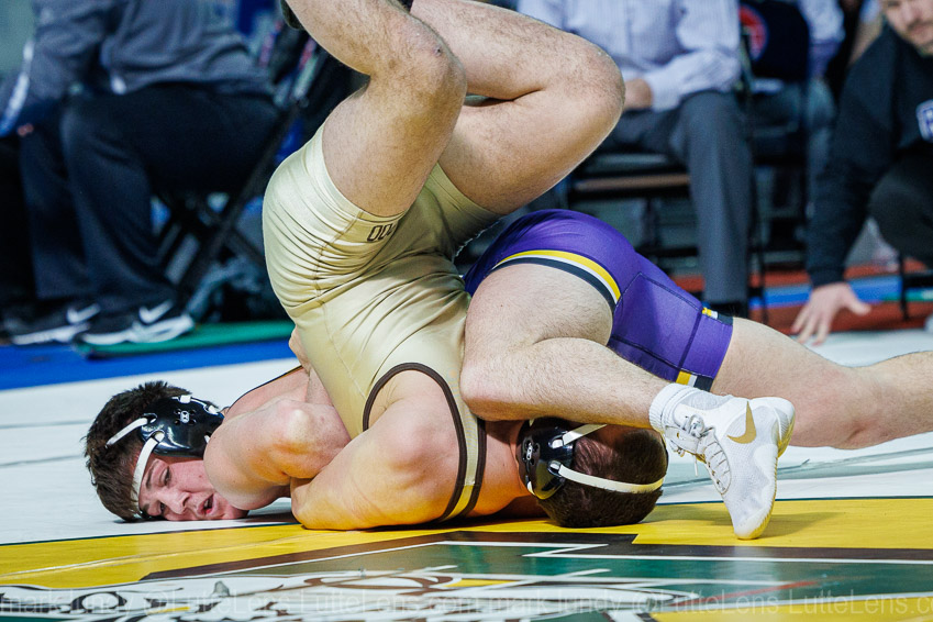 LutteLens's tweet photo. Droppin a few from the medal matches round while we wait for finals at 4:30 ...  @MSHSAAOrg  @missouriwrestle  @ESTSportsKC https://t.co/kUVJOM0tDW