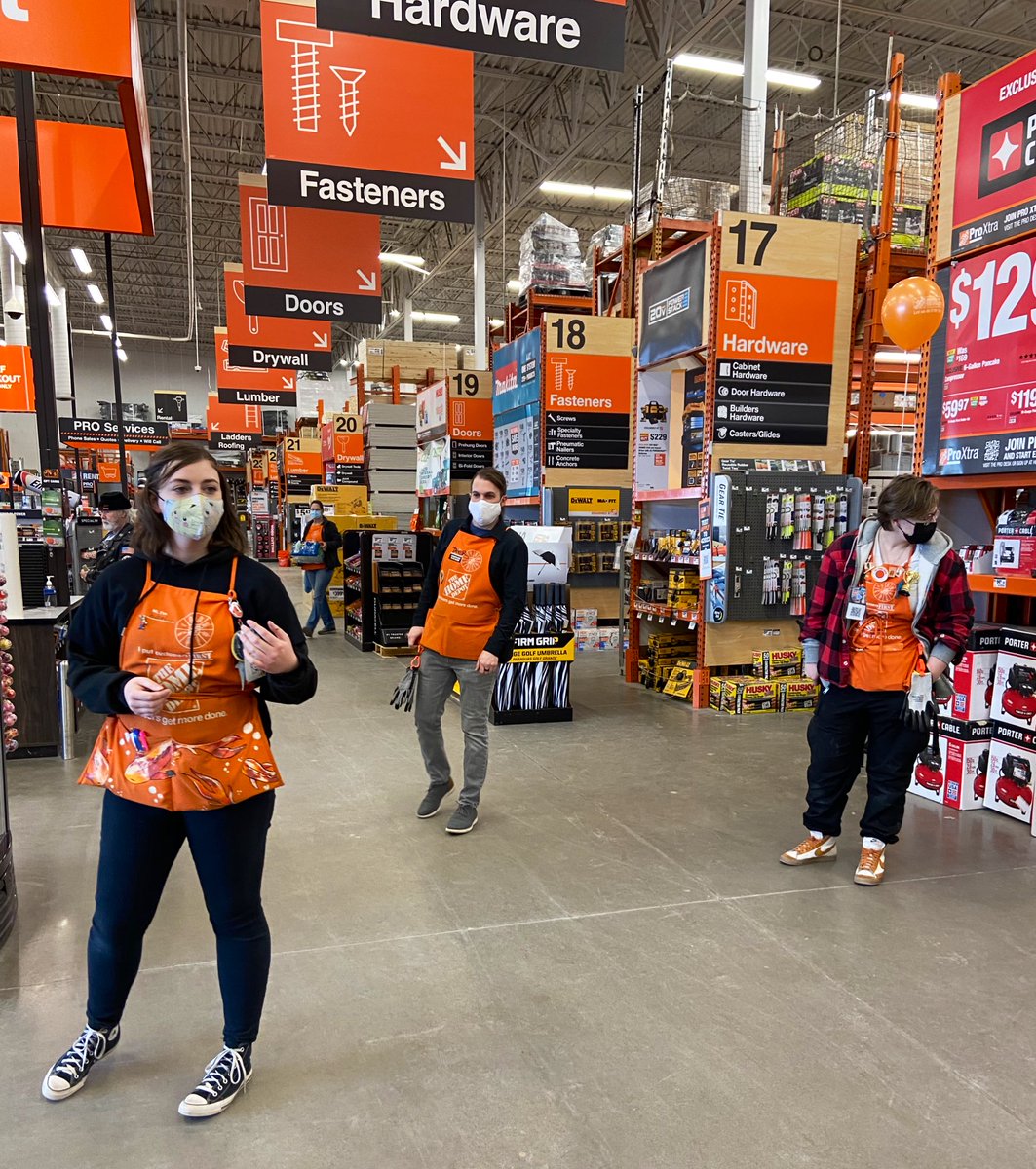 Having a fun Saturday @ HD2810! Jayne has been crushing it helping our customers set up bath leads! MASM Taylor up front energizing the team on VOC and credit! I ❤️ this team!
<a href="/belford_melissa/">Melissa Beth Belford</a> <a href="/CaseyThd/">THDCasey</a> <a href="/DillonTHD/">Dillon Musilek</a> <a href="/Taylor_Flem/">Taylor Fleming</a> <a href="/THDCharles/">Charles Clark</a>