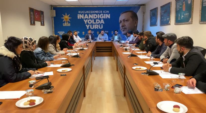 OsmanTomakin's tweet photo. 📍 Küçükçekmece

Davasına gönül vermiş teşkilat mensuplarımızla birlikte, ilçe yönetim kurulu toplantımızı gerçekleştirdik. Teşkilatımızın gayretli çalışmaları sayesinde 2023 seçimlerine hazırız 💪🏻 https://t.co/ff7aMQQXZf