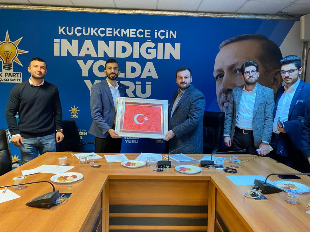 OsmanTomakin's tweet photo. 📍 Küçükçekmece

Davasına gönül vermiş teşkilat mensuplarımızla birlikte, ilçe yönetim kurulu toplantımızı gerçekleştirdik. Teşkilatımızın gayretli çalışmaları sayesinde 2023 seçimlerine hazırız 💪🏻 https://t.co/ff7aMQQXZf