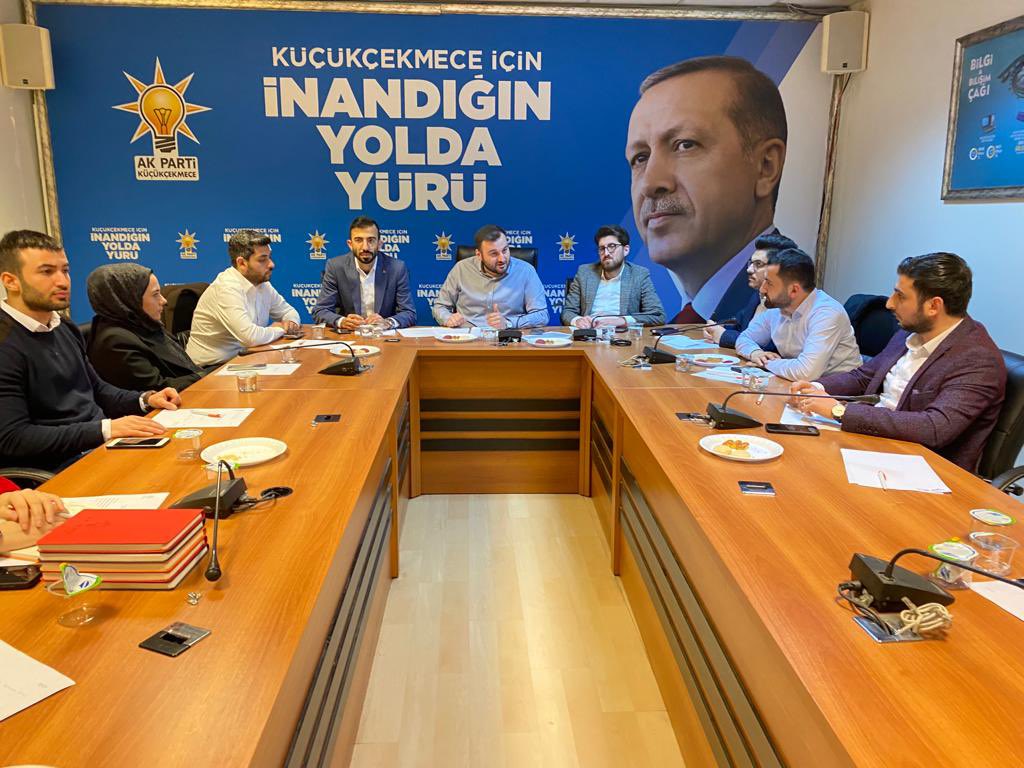 OsmanTomakin's tweet photo. 📍 Küçükçekmece

Davasına gönül vermiş teşkilat mensuplarımızla birlikte, ilçe yönetim kurulu toplantımızı gerçekleştirdik. Teşkilatımızın gayretli çalışmaları sayesinde 2023 seçimlerine hazırız 💪🏻 https://t.co/ff7aMQQXZf
