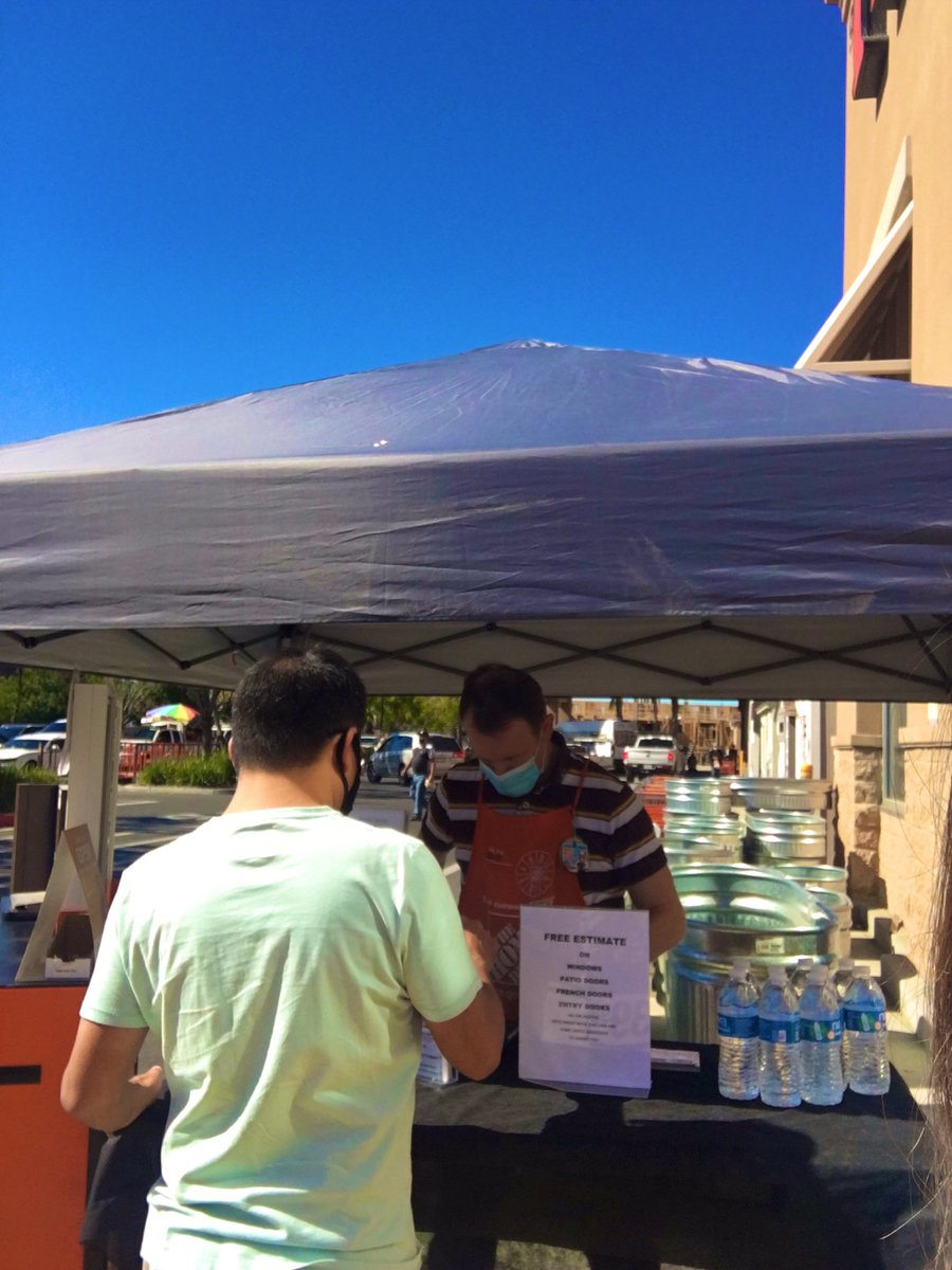 AlyssaVTHD's tweet photo. Services Saturday is in full effect here at the Covina Home Depot ! Jeff D30 is ready to help you with all of your window and door needs! 🪟🚪 #HD1845 #ServicesSaturday https://t.co/xJaduIJAoQ