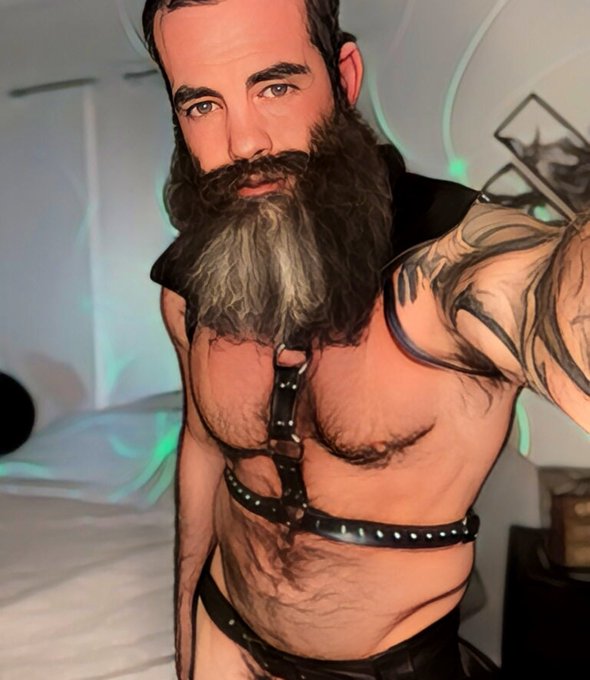 How’s my outfit? https://t.co/RZ5EHZ0U14