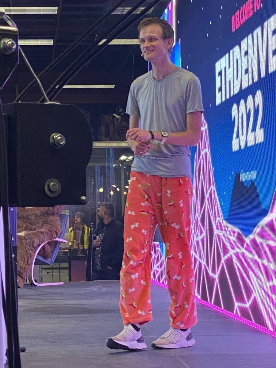 TabarnakDan's tweet photo. Saw that #Vitalik was trending so clicked to see what was new in shitcoin world. Apparently he was wearing #shib pants to an event and this caused quite a stir. 🤣 https://t.co/avh3xX7ltU