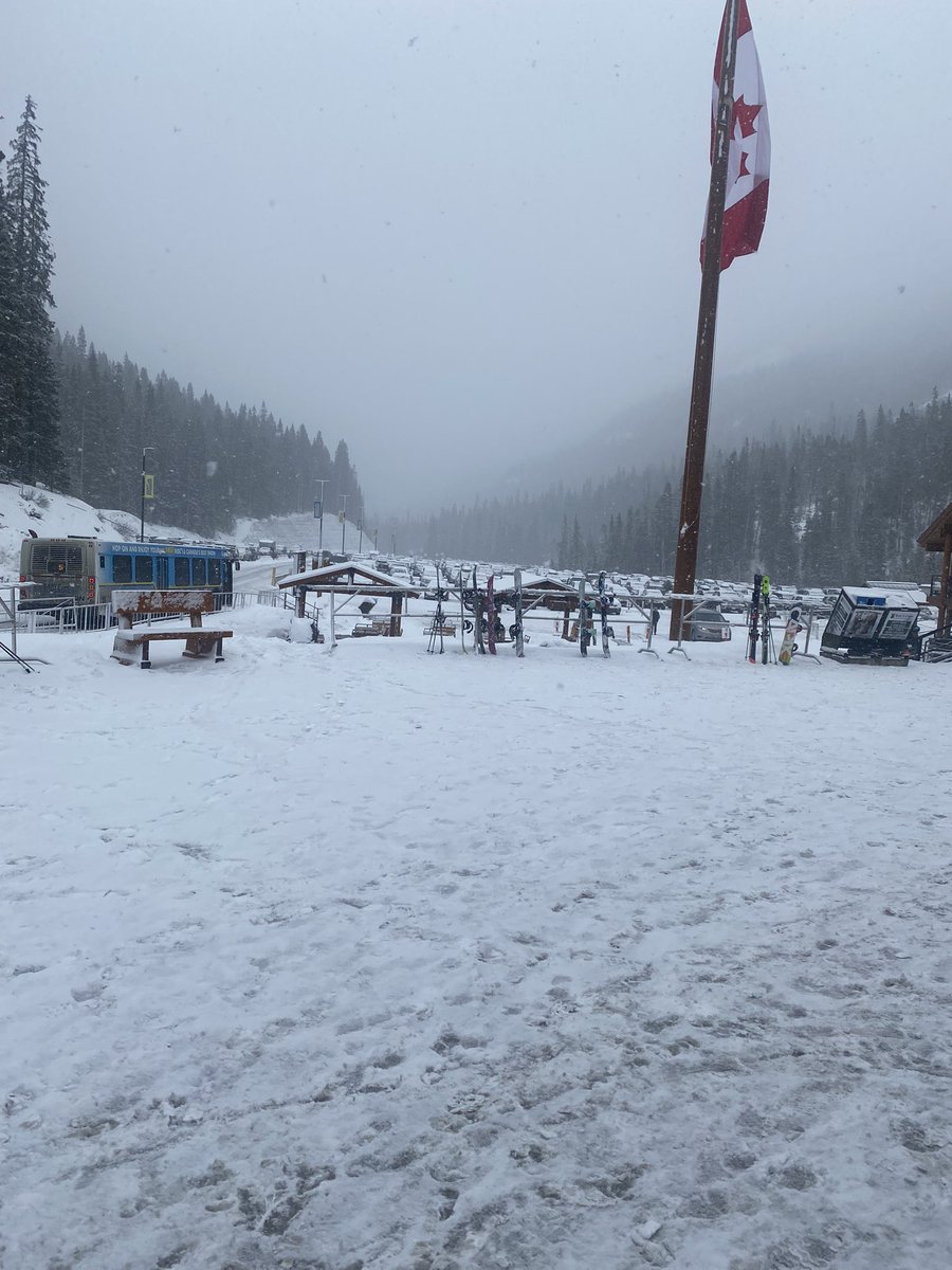 nuggysmalls's tweet photo. Bit snowy today https://t.co/0sRYHm0Afa