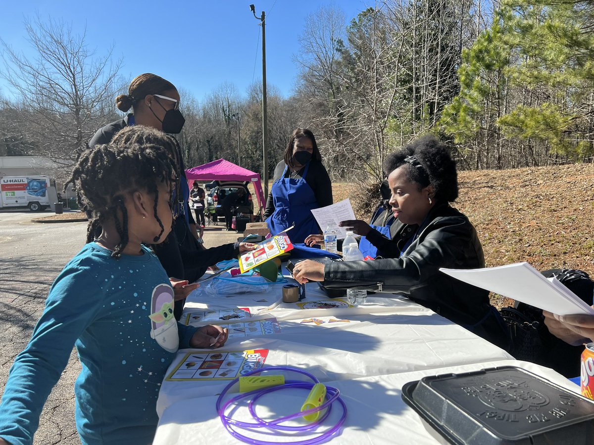 latishabgray's tweet photo. Soaked up some Vitamin D and shared some healthy eating tips today at the @biblewayatlanta health festival with other committed @jlatlanta Provisionals. #JLAServes #JuniorLeague https://t.co/Y6HT83ebft