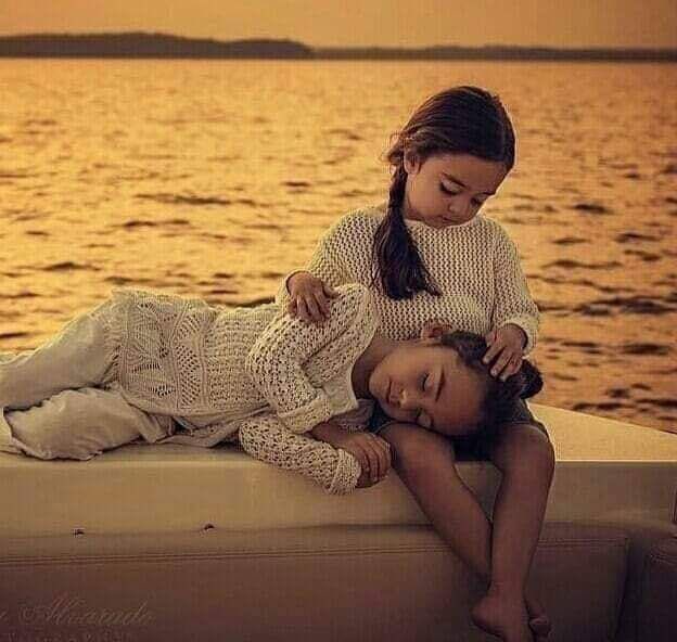 hind_m7mad99's tweet photo. " الـرُوح تمّيــل لمـن يقاسمهـا الحـزنُ والتعــب وقســوة الأيــام أمــا فــي الفــرح فــ كُـل النّــاس أحبـاب 👌 " https://t.co/9EVIbESbUo