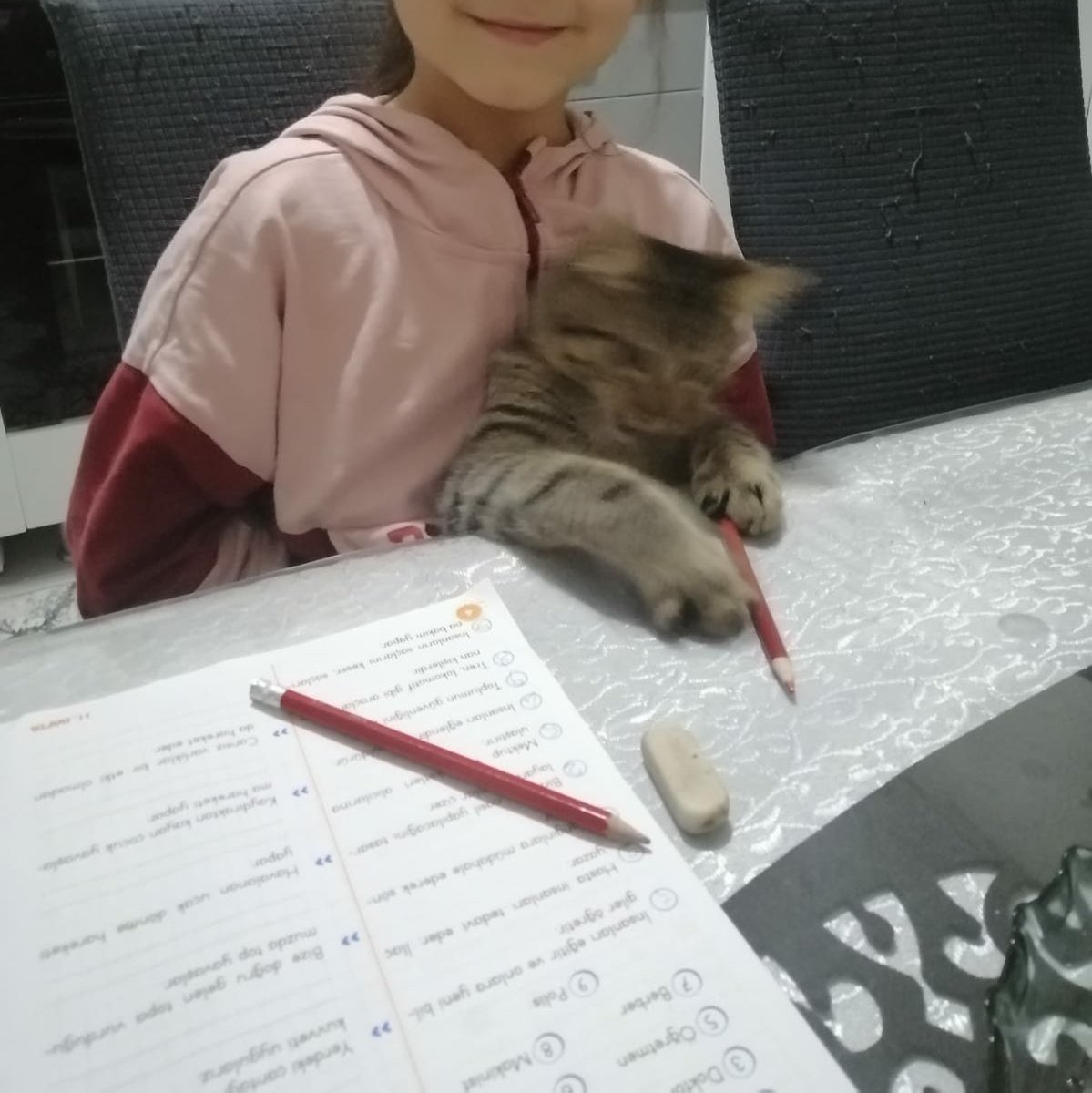 rmzyeeaka's tweet photo. Öğretmen: bu sorunun çözümünü bulan ilk kişiye +10 puan

Bnee: https://t.co/6Lkh21iaui