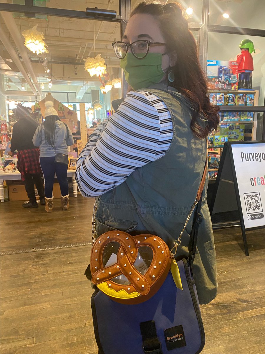 justplainpiper's tweet photo. I’ve already gotten 3 compliments in the past hour 🥨❤️ https://t.co/rsf4SaZujN