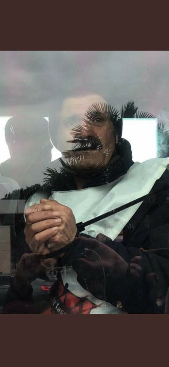 Saat başına 4TL zam istediği için kelepçeli. 
#migrosagitmiyoruz