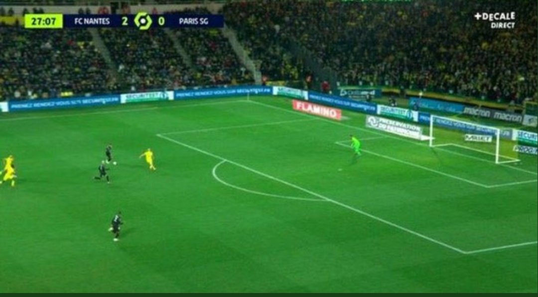 Maskoo_91's tweet photo. Comment expliquer à mes enfants que Pallois à gérer un 1v3 face à mbappe neymar et messi ??? https://t.co/KalTdbIjJ0