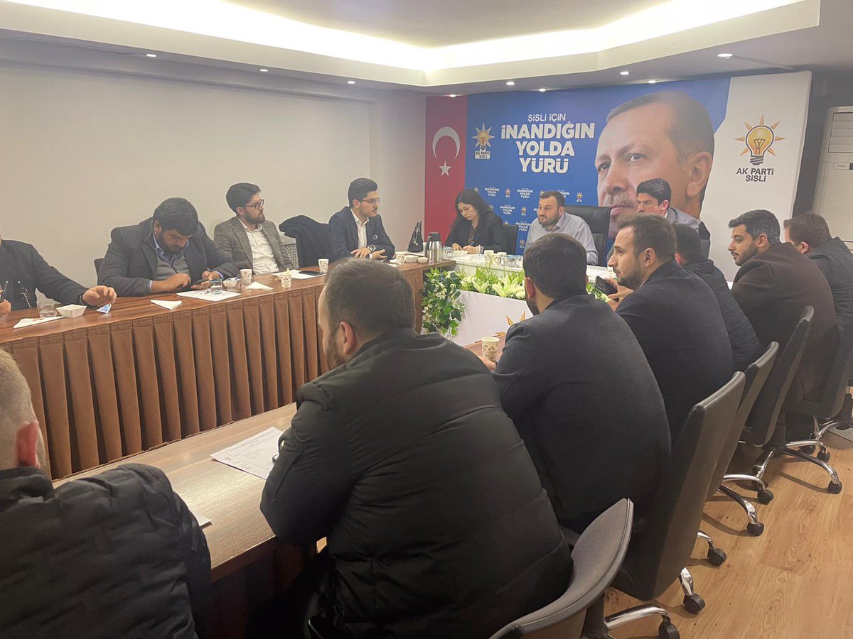 OsmanTomakin's tweet photo. 📍 Şişli

2023 hedeflerine yürüyen teşkilatımızla, yeniden kahramanlık hikayesi yazmak için bir araya geldik. Şişli Gençliği, samimiyet ve gayretle milletinin emrinde 🇹🇷 https://t.co/o39DJCOsJs