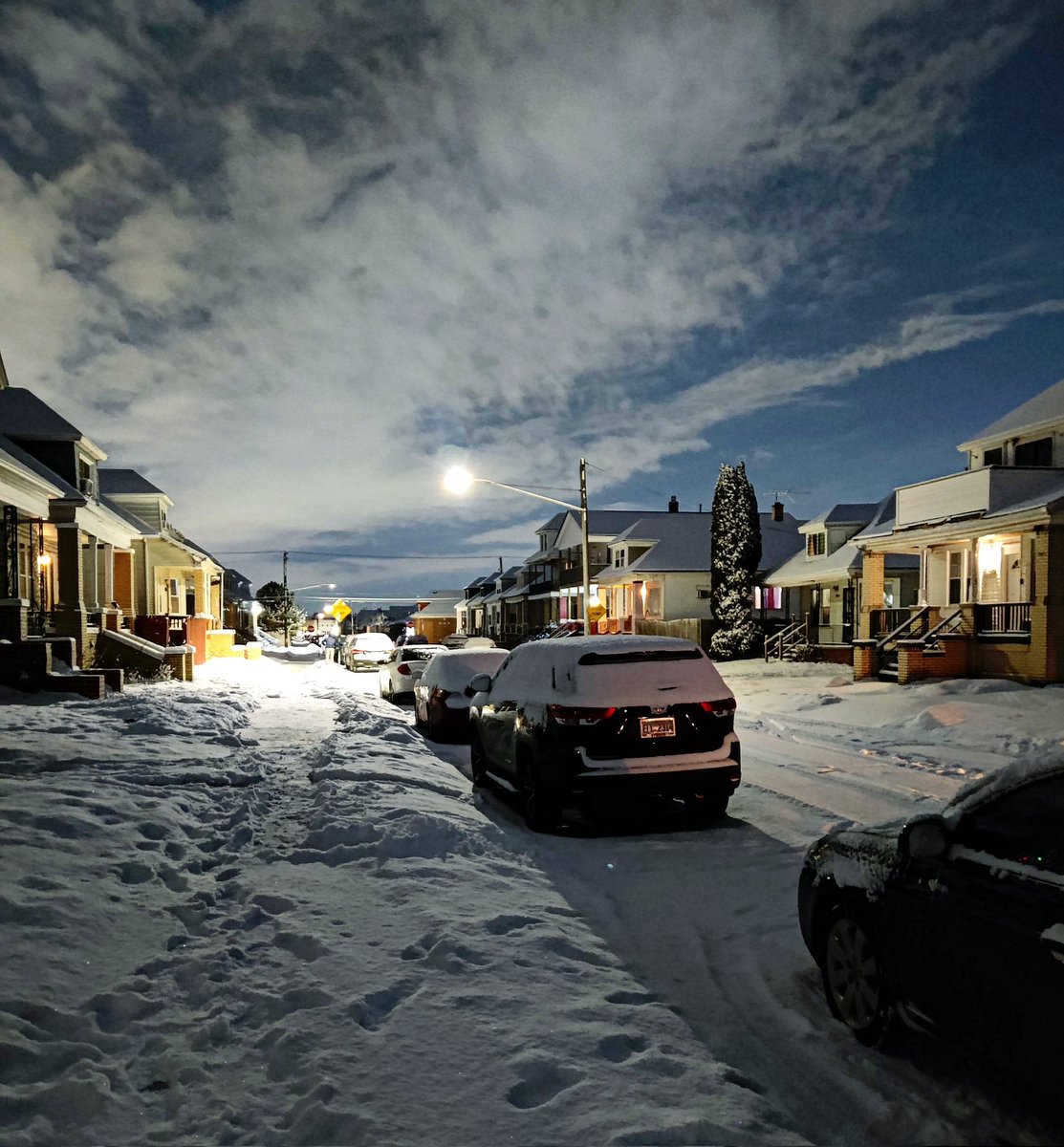 iamhShihab's tweet photo. The dark wings of the night were enfolded by a pure white garment of snow and a man still walking on the streets for his home in search of warmth.
#snow #night #WalkOn #Detroit 🇺🇲 https://t.co/iKTkFwJKas