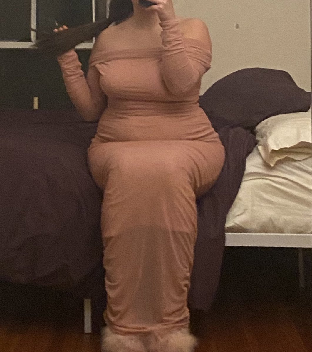 xoxoxocara's tweet photo. sooo is anyone gonna subscribe to my profile😭? im dying for a sweet &amp; sultry convo rn… maybe over a glass of wine #OnlyFans #mirror #mirroselfie #thicc https://t.co/5Vfcyq4N2G